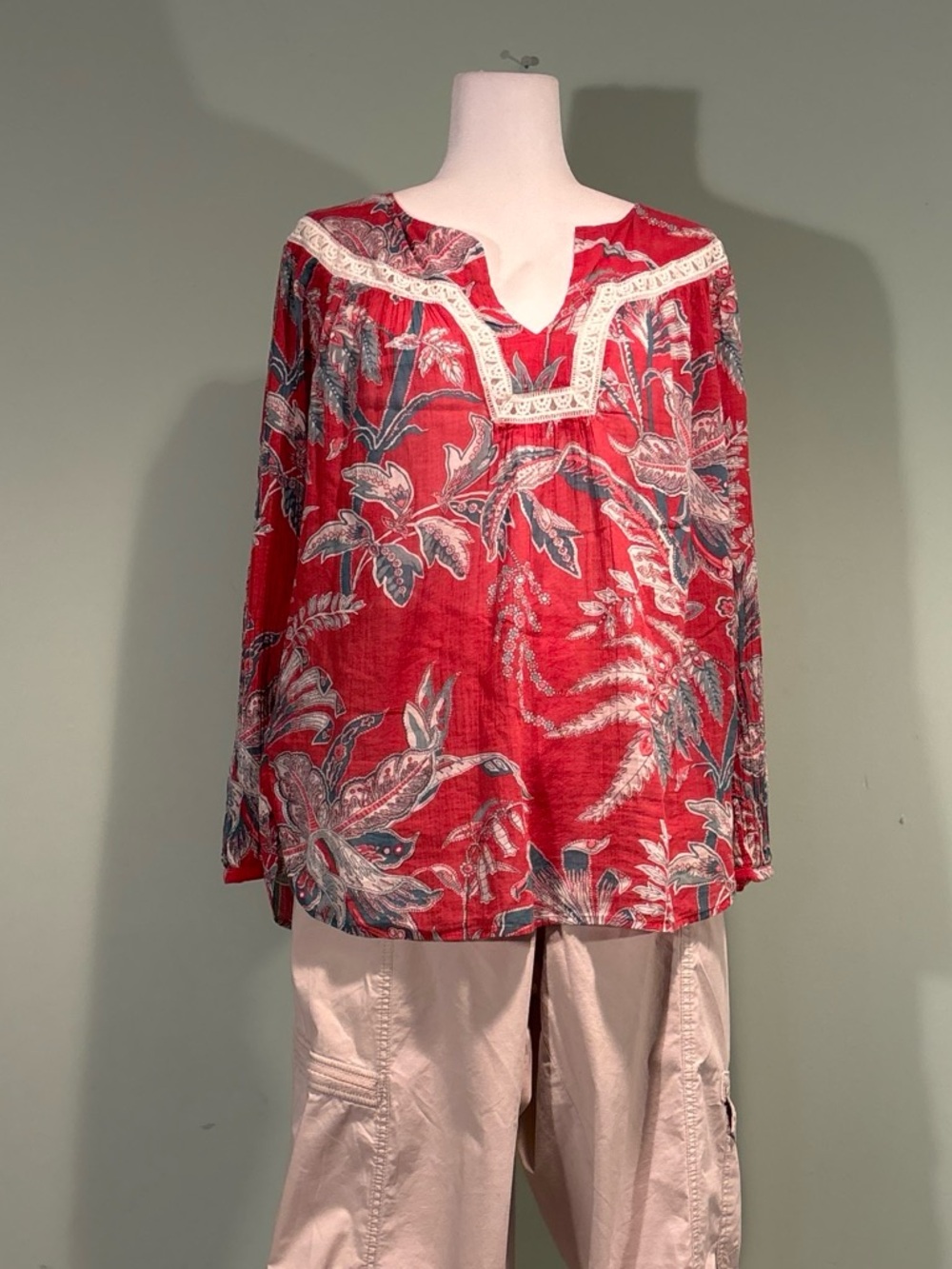 Loft Red Floral Boho Peasant Top with Lace Trim size M